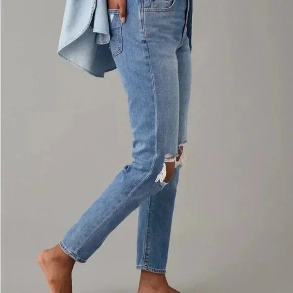 AE Ripped Relaxed Mom Jean - Picture 3 of 11